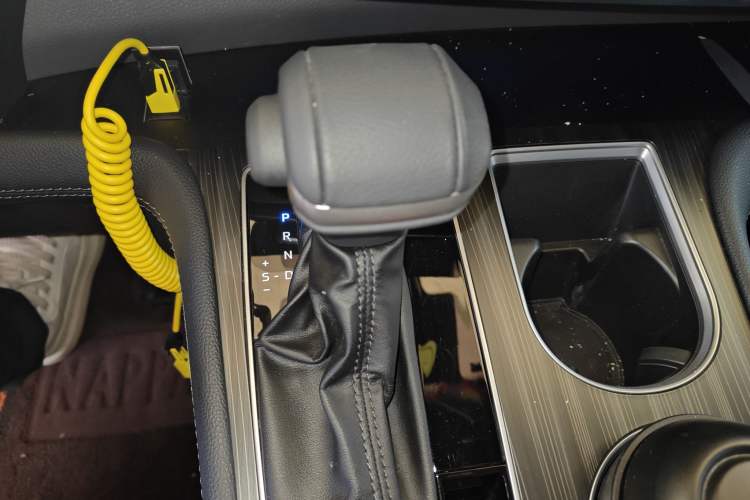 Used Toyota SIENNA 2021 2.5L Hybrid Ultimate Edition Gear Lever