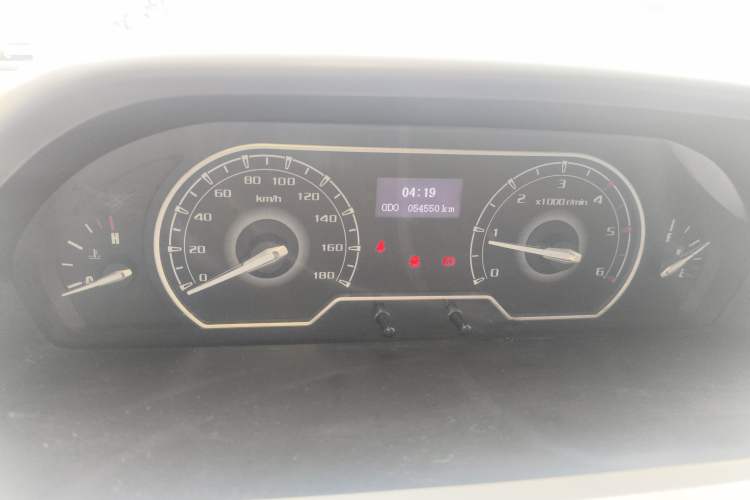 Used SAIC MAXUS Xintu V80 2023 2.0T Manual Classic Aoyuntong Short Wheelbase Ultra-Low Roof 5/6-Seater