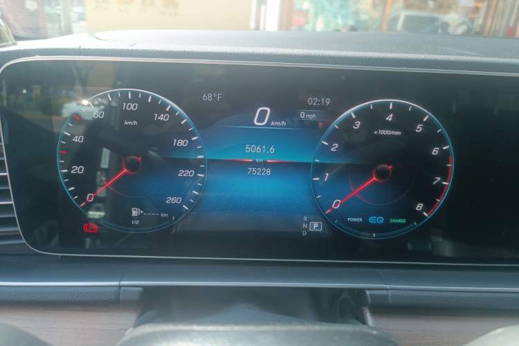 Used Mercedes-Benz GLS  Odometer Close Up