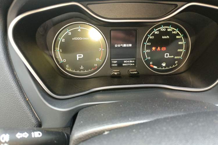 Used Geely Auto Vision X6 2016 1.3T CVT Flagship Model Odometer Close Up