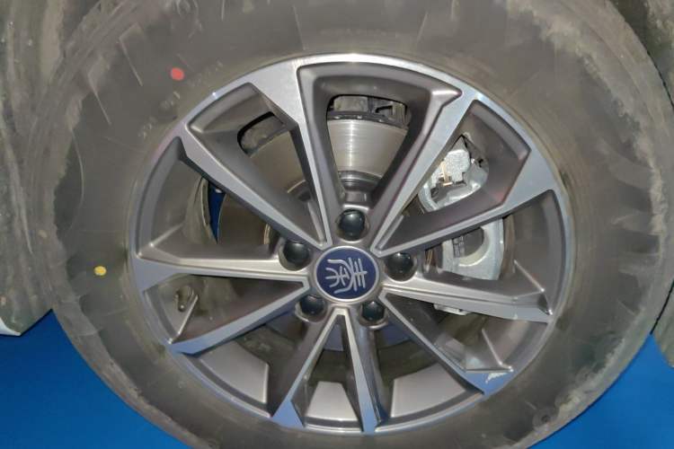 Used BYD Qin PLUS 2024 HONOR Edition DM-i 55KM Leading Model Right Front Wheel Hub