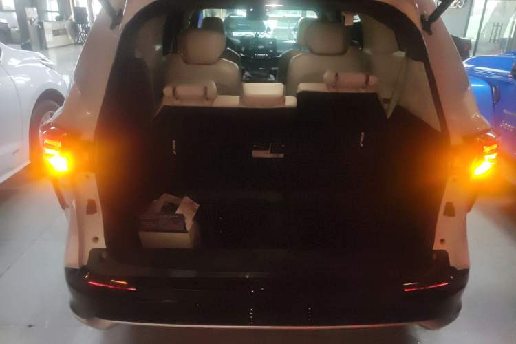 Used Toyota Granvia 2024 2.5L Hybrid Prestige ULTRA Edition
