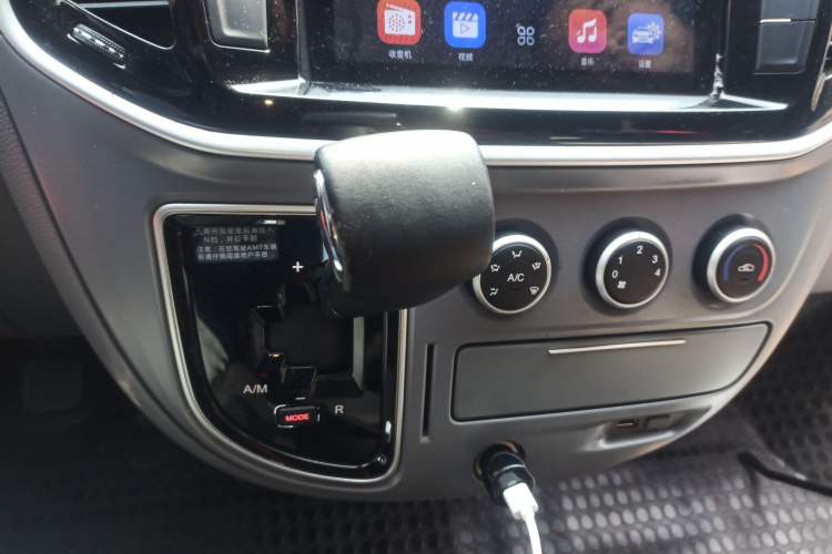 Used SAIC MAXUS Xintu V80 2021 2.0T AMT Classic Aoyuntong Short Wheelbase Ultra-Low Roof 5/6-Seater
