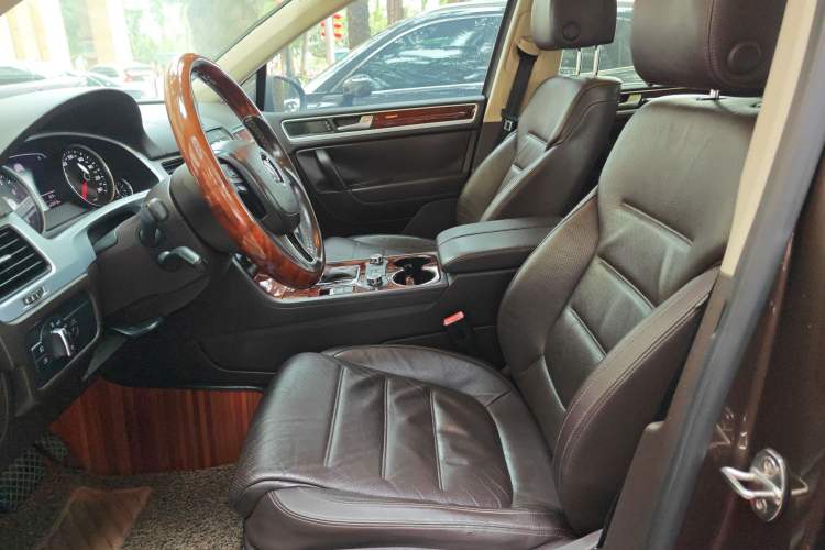 Used Volkswagen Touareg 2011 3.0 TSI Comfort Version
