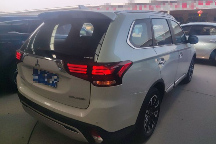 Used Mitsubishi Outlander 2019 2.4L 4x4 Zhi Xiang Edition 7 Seats China VI Standard