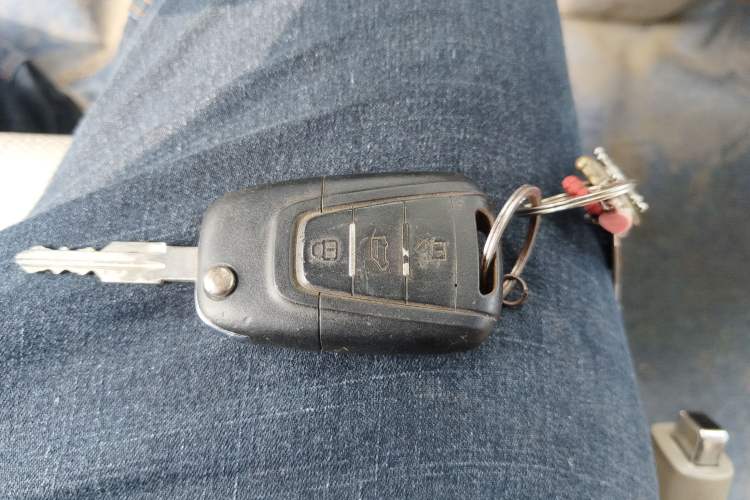 Used SAIC MAXUS Xintu V80 2011 2.5T Short Wheelbase Mid-Roof Yunjie Edition
