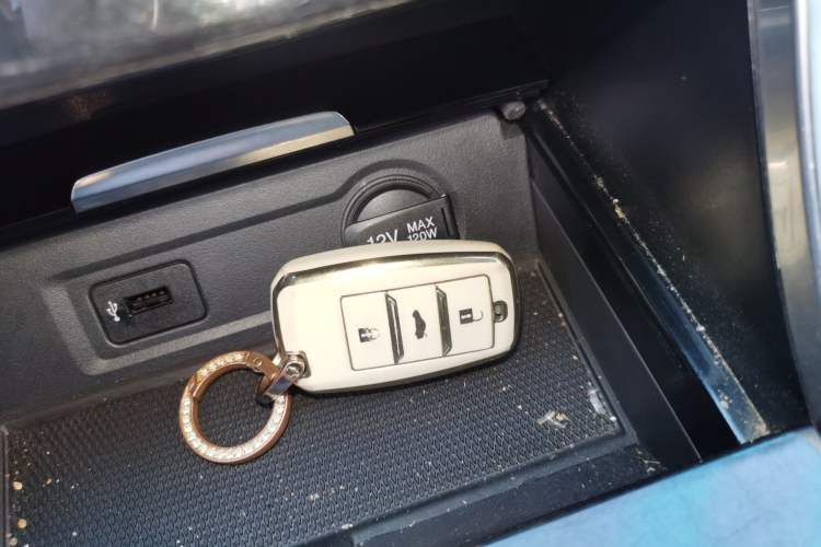 Used CHANGAN CS75 2021 Honor Million Edition 280T DCT Prestige Model
