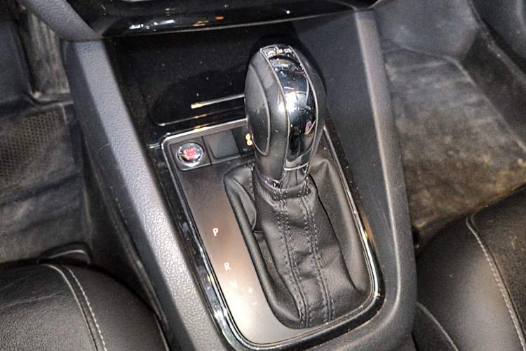 Used Volkswagen Sagitar 2018 280TSI DSG Ignite Edition Gear Lever