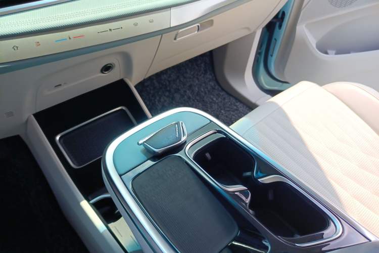 Used SAIC MAXUS Dajia 9 2022 Long-Range High-Mountain Six-Seater Version
