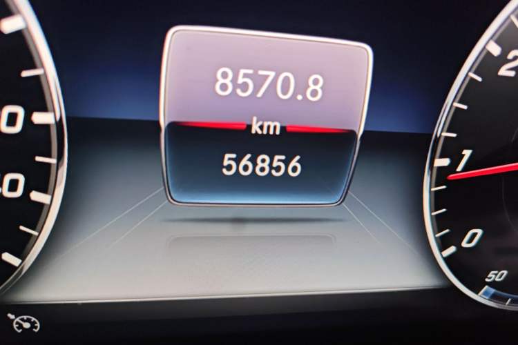 Used Mercedes-Benz E-Class 2019 Restyled E 300 L Luxury Edition Odometer Close Up