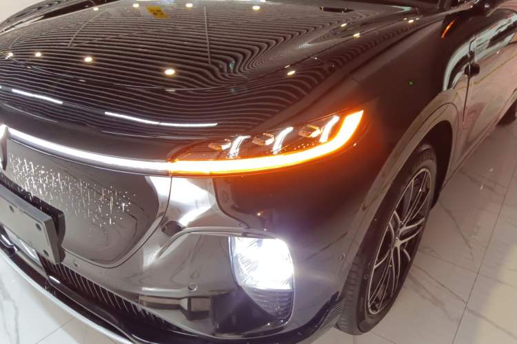 Used VOYAH COURAGE 2025 Model Four-Wheel-Drive Qiankun Edition Left Front Headlight