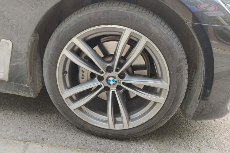 Used BMW 7 Series 2018 730Li Leading Model M Sport Package Right Front Wheel Hub