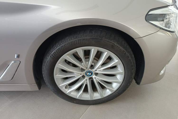 Used BMW 5 Series New Energy 2019 Updated Version 530Le Luxury Package Right Front Wheel Hub
