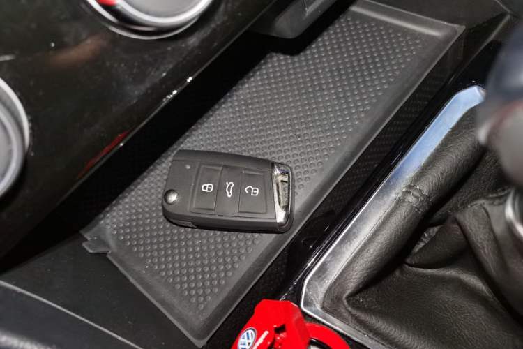 Used Volkswagen Sagitar 2025 300TSI DSG Excellence Edition Vehicle Key