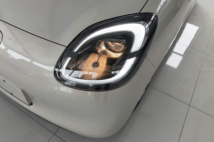 Used Wuling Hongguang MINIEV 2025 Four-Door Version Advanced Edition Left Front Headlight