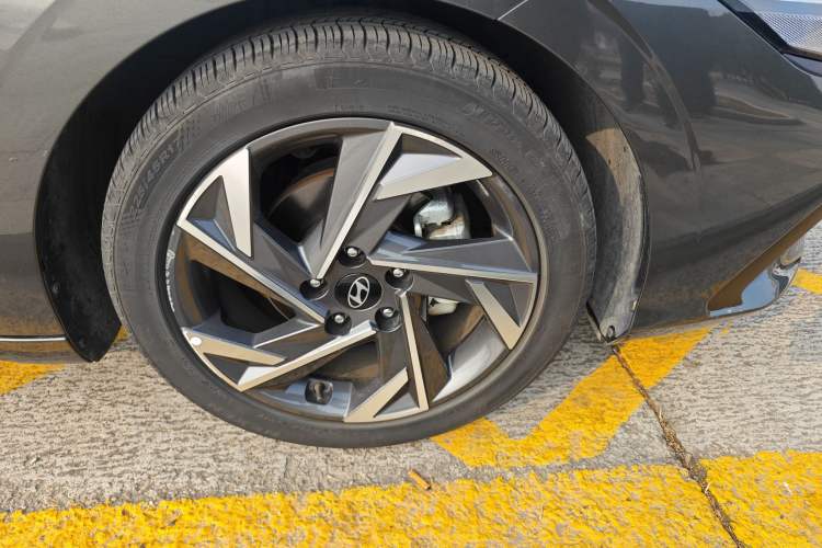 Used Hyundai Elantra 2023 1.5L CVT LUX Prestige Edition Right Front Wheel Hub