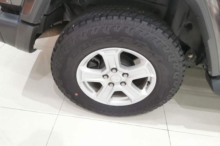 Used Jeep Wrangler 2019 2.0T Sahara Two-Door Version China VI Emission Standard