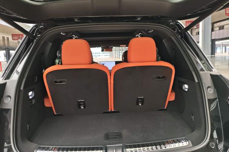 Used Li Auto L8 2025 Max Smart Refresh Edition Trunk