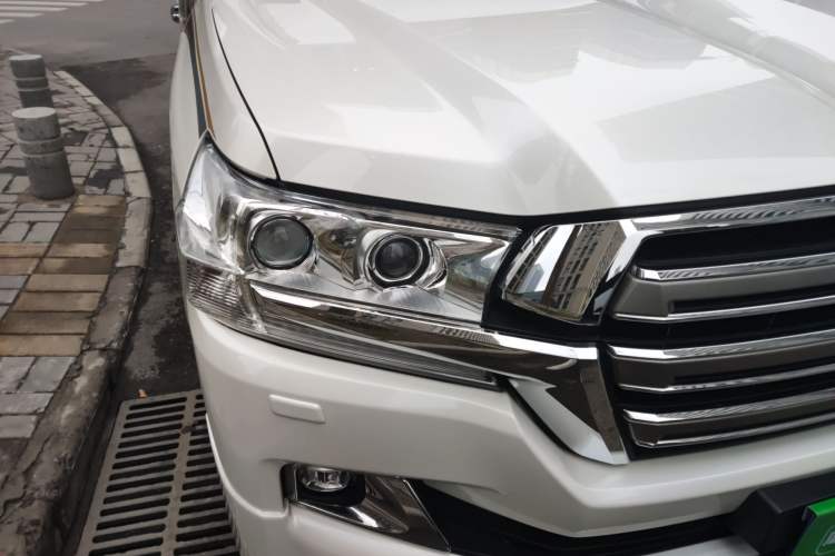 Used Toyota Land Cruiser 2018 5.7L VX-R Lifted Middle East Version
