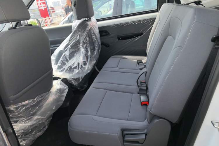 Used Wuling Hongguang New Energy 2024 All-Electric Model 300KM Standard Version Left Rear Seat