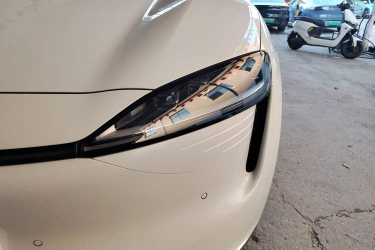 Used Hima Luxeed R7 2024 All-Electric 736 km Ultra Left Front Headlight