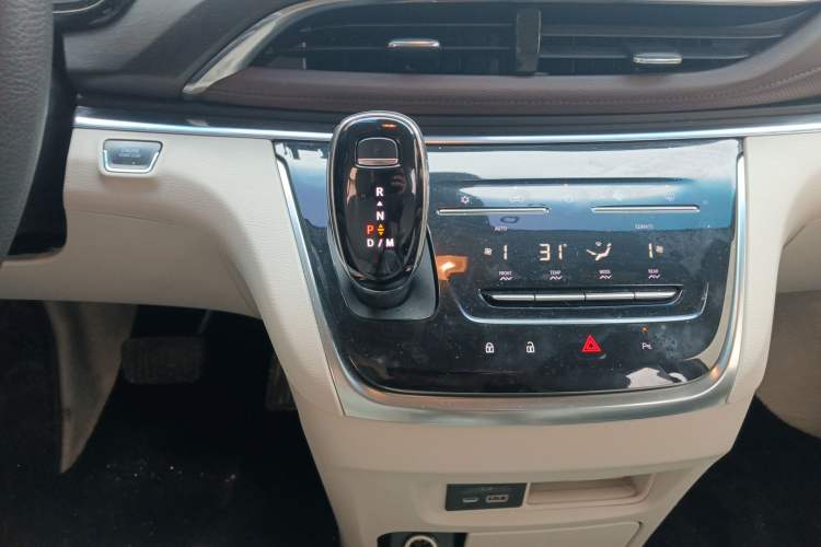 Used Buick GL8 2023 Land Executive Class Smart Enjoyment Model
