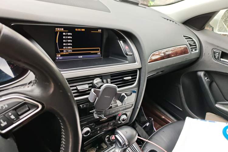 Used Audi A4L 2013 35 TFSI Automatic Technology Edition Audio And AC Panel