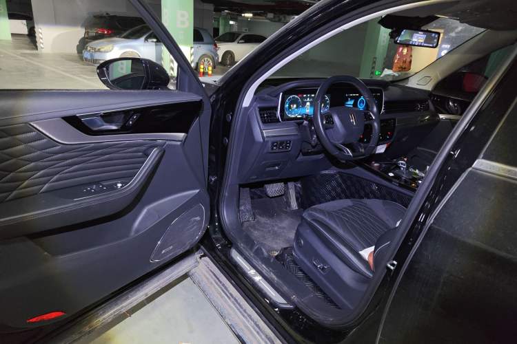 Used Hongqi HS5 2022 Revised Version 2.0T Smart Connect Flagship Edition
