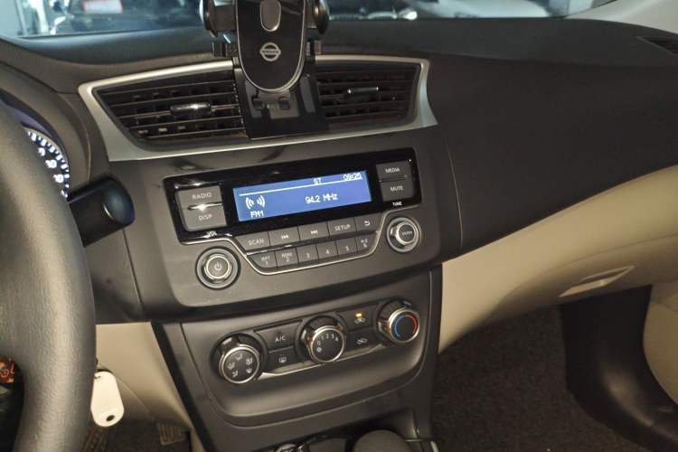 Used Nissan Sylphy 2016 1.6XE CVT Comfort Edition Audio And AC Panel