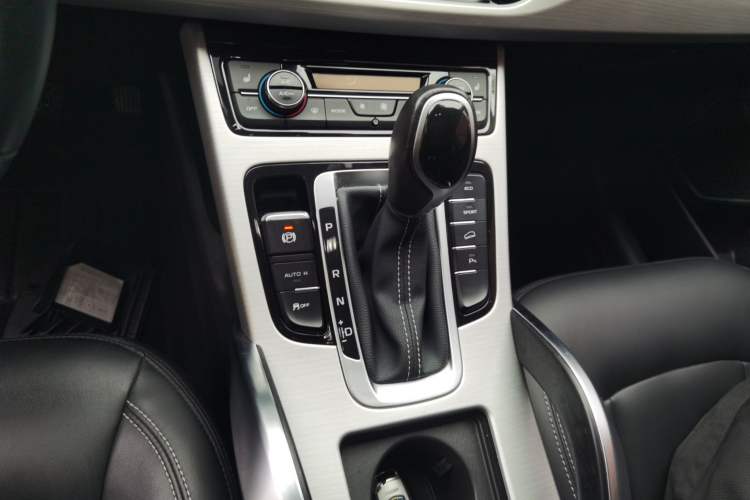 Used Geely Auto Emgrand X7 Sport 2016 1.8TD Automatic Smart Model Gear Lever