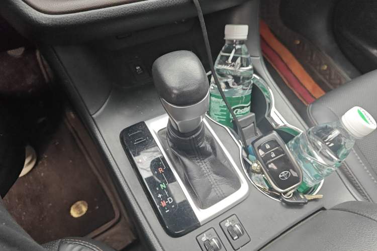 Used Toyota Highlander 2018 2.0T Four-Wheel Drive Luxury Edition 7 Seats China V Emission Standard