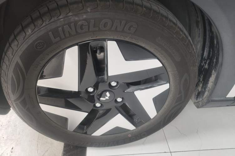 Used Wuling Bingo S 2025 Model 430km Flagship Edition Left Front Wheel Hub