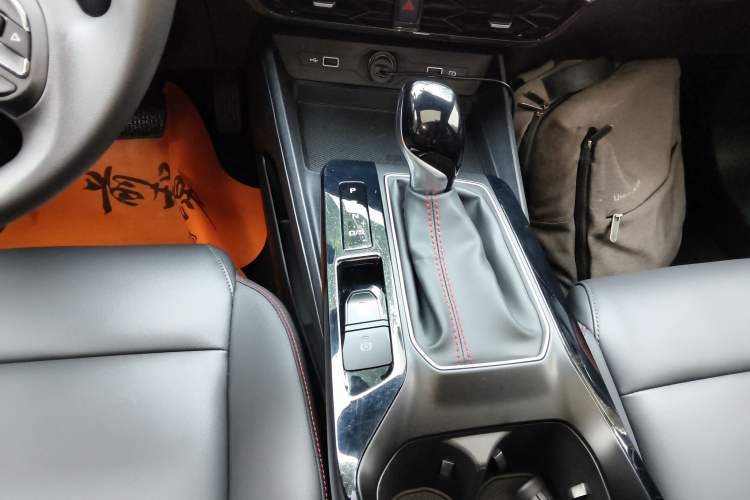 Used MG 5 2023 180 DVVT CVT Luxury Edition Gear Lever