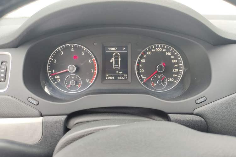 Used Volkswagen Sagitar 2012 1.4TSI Automatic Luxury Edition Instrument Cluster