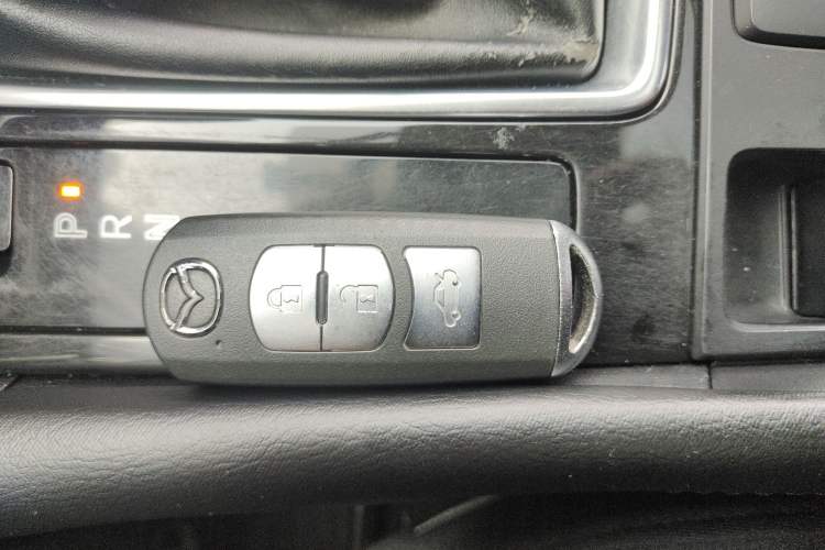 Used Mazda 3 Axela 2017 Sedan 1.5L Automatic Luxury Model Emission Standard China V
