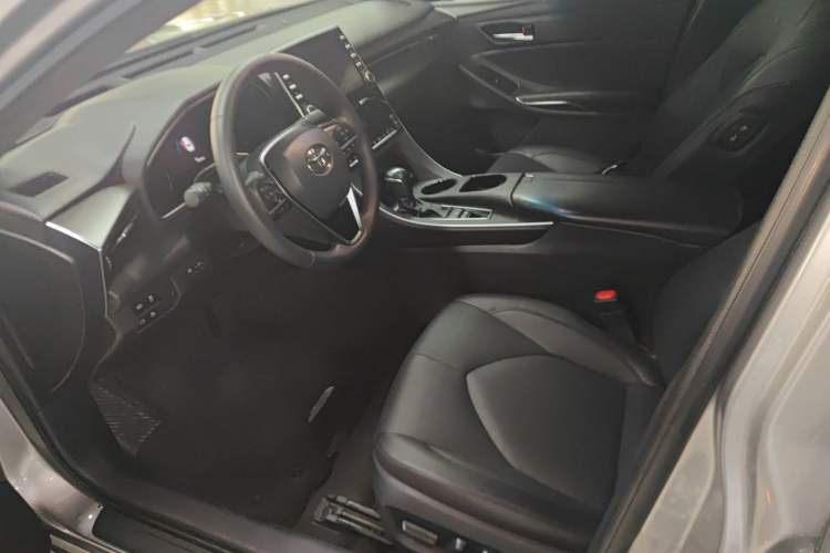 Used Toyota Avalon 2019 Dual-Engine 2.5L Luxury Edition China VI Standard