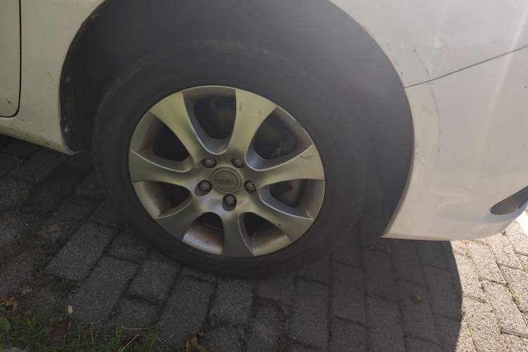 Used BYD e5 2016 300 Luxury Edition Right Front Wheel Hub