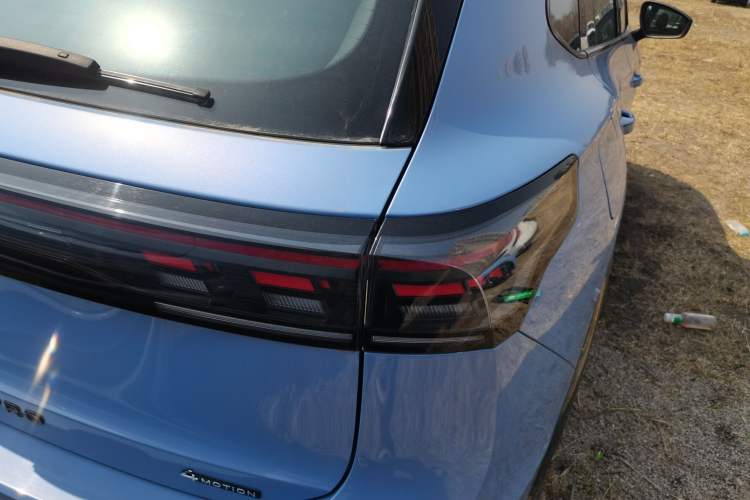 Used Volkswagen Tiguan L 2024 PRO 380TSI Four-Wheel Drive R-Line Prestige Edition Right Rear Taillight