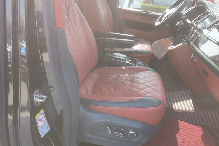 Used Volkswagen Caravelle 2018 2.0 TSI 4x4 Luxury Edition 8 Seats