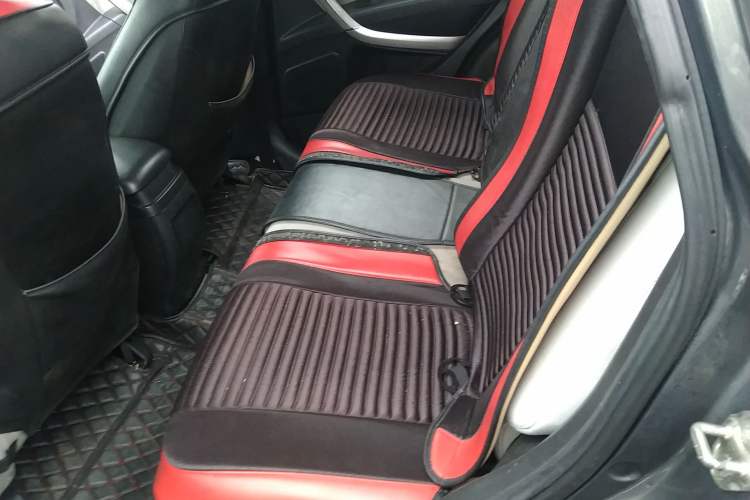 Used Bestune X80 2013 2.0L automatic comfort version Left Rear Seat