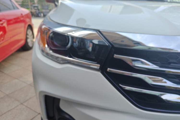 Used GAC Trumpchi GS4 2017 200T G-DCT Two-Wheel Drive Comfort Edition Right Front Headlight