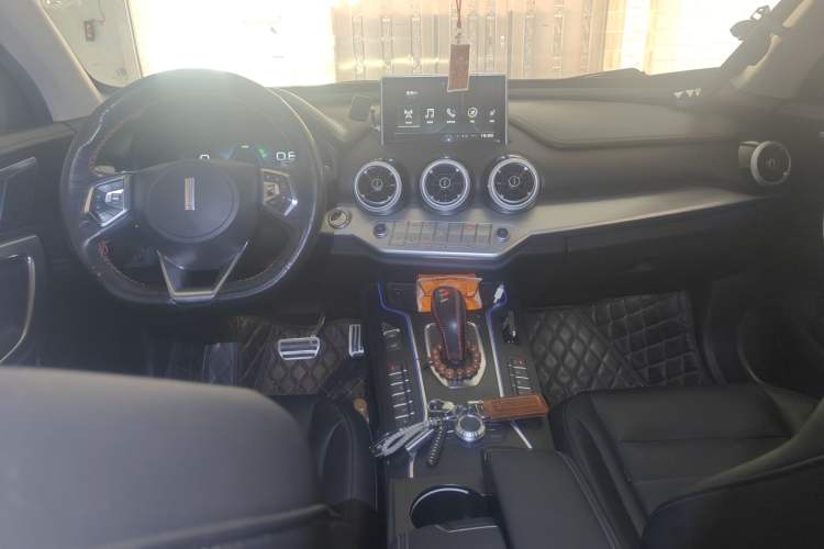 Used Wey VV7 2019 Upgraded Model 2.0T Flagship Version China VI Center Console