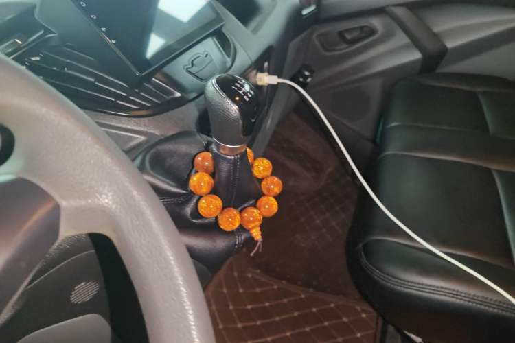 Used Ford Transit 2017 2.0T Diesel Van Mid-Chassis Mid-Roof China IV Standard