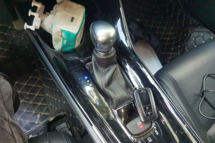 Used Toyota IZOA 2018 2.0L Yichi Version China VI Standard