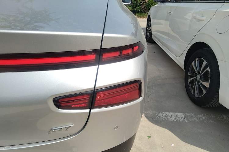 Used XPeng P7 2024 P7i 550 Max Exterior 1