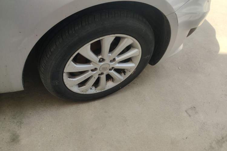 Used Haima M6 2015 1.5T Manual Luxury Model Right Front Wheel Hub