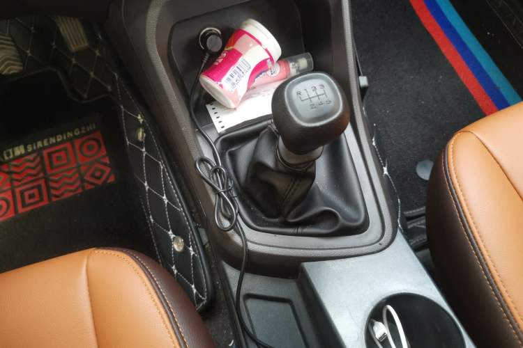 Used Wuling Hongguang V 2019 1.5L Jingqu Edition Sealed-Window Vehicle China VI LAR
