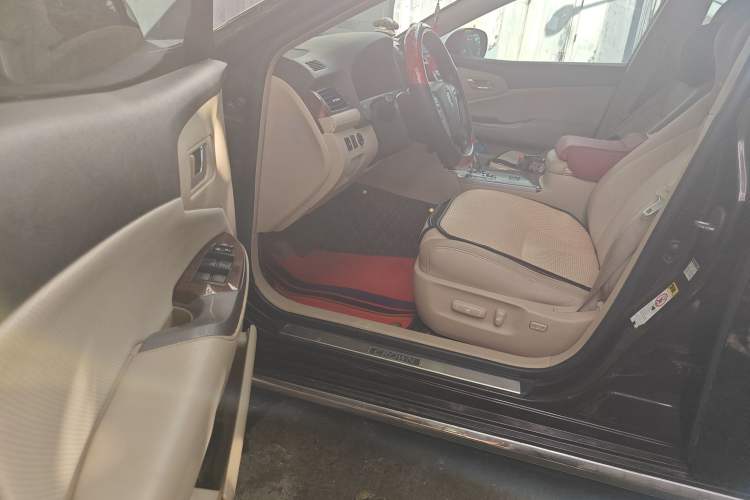 Used Toyota Crown 2012 2.5L Royal Leather Edition