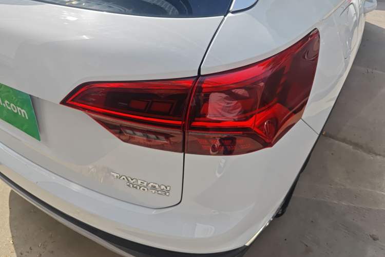 Used Volkswagen Tayron 2019 330TSI Two-Wheel-Drive Luxury Version China V Emission Standard Right Rear Taillight