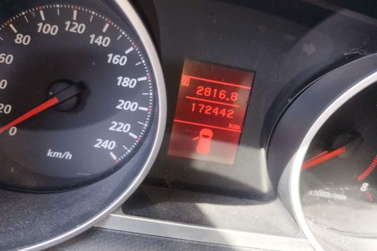 Used Mitsubishi Outlander 2010 Kijang 2.0 Sport Edition Odometer Close Up